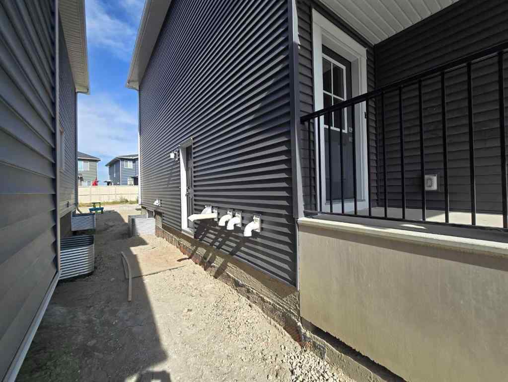 MLS® A2256248 - 512 Baywater Manor SW in Bayside Airdrie, Residential
