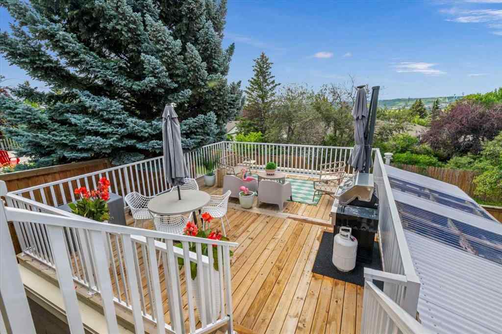 MLS® A2256250 - 7707 67 Avenue NW in Silver Springs Calgary, Residential