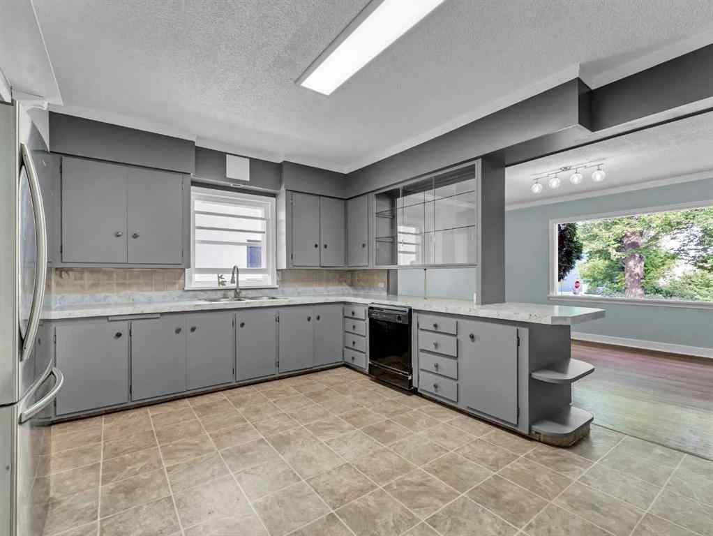 MLS® A2256257 - 11 1 Street SE in SE Hill Medicine Hat, Residential