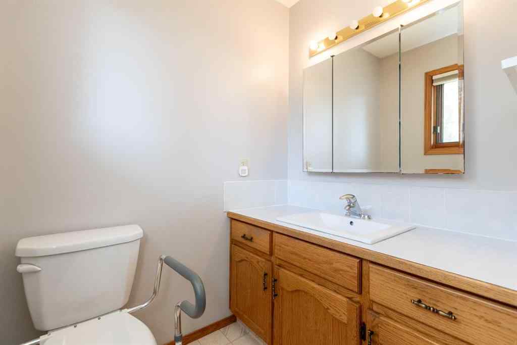 MLS® A2256262 - 5319 37 Street  in Margodt Innisfail, Residential