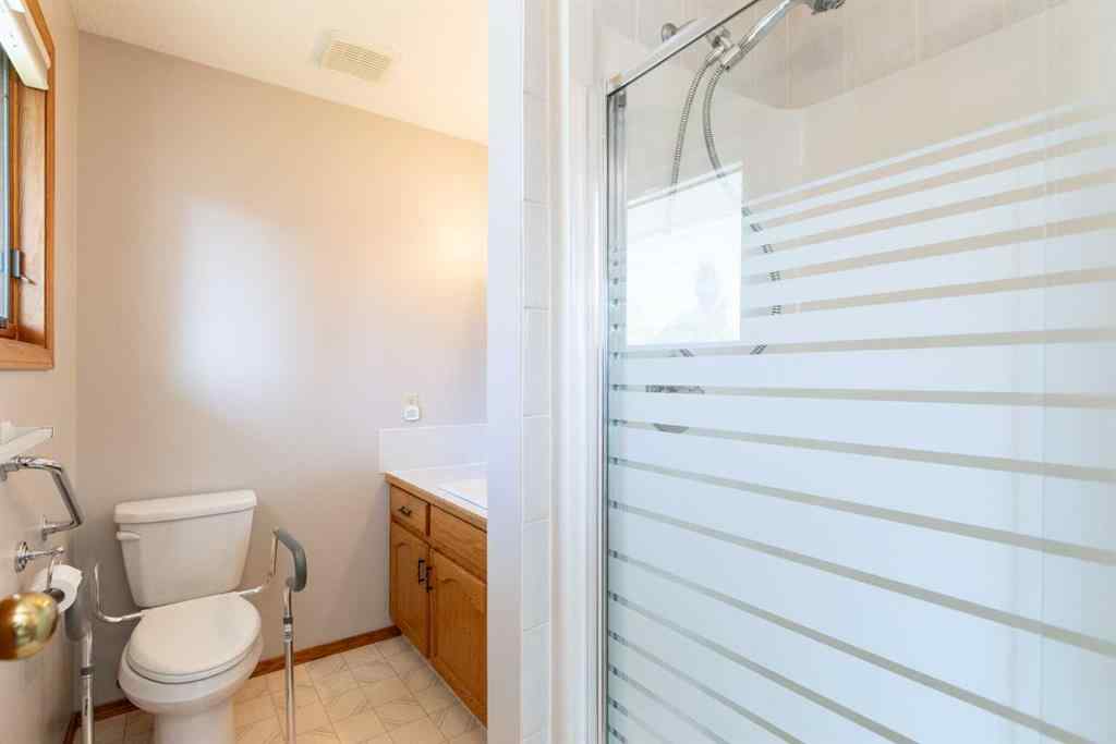 MLS® A2256262 - 5319 37 Street  in Margodt Innisfail, Residential