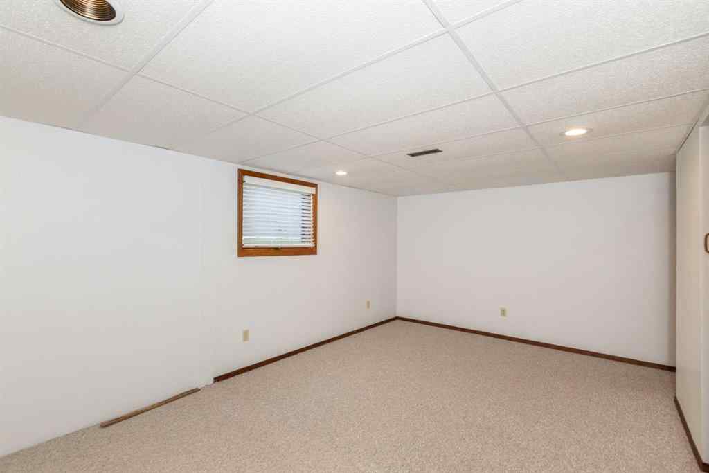 MLS® A2256262 - 5319 37 Street  in Margodt Innisfail, Residential