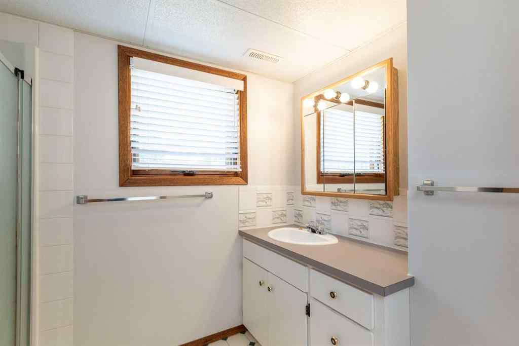 MLS® A2256262 - 5319 37 Street  in Margodt Innisfail, Residential