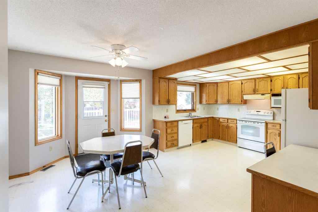 MLS® A2256262 - 5319 37 Street  in Margodt Innisfail, Residential