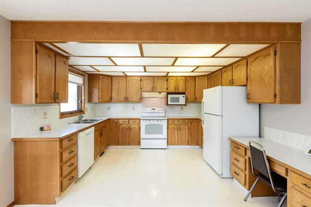 MLS® A2256262 - 5319 37 Street  in Margodt Innisfail, Residential