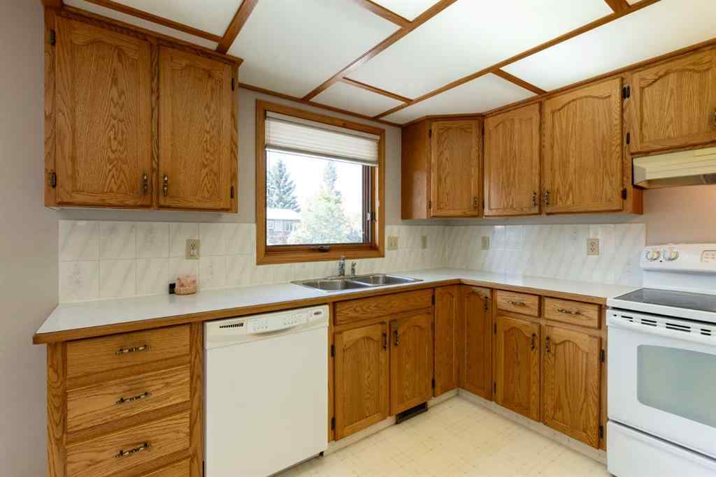 MLS® A2256262 - 5319 37 Street  in Margodt Innisfail, Residential