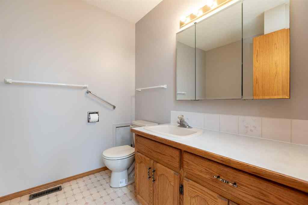 MLS® A2256262 - 5319 37 Street  in Margodt Innisfail, Residential