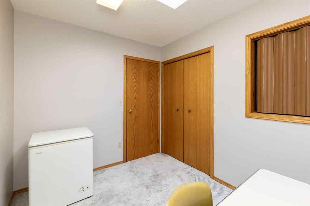 MLS® A2256262 - 5319 37 Street  in Margodt Innisfail, Residential