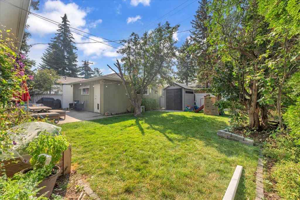 MLS® A2256277 - 427 Capri Avenue NW in Brentwood Calgary, Residential