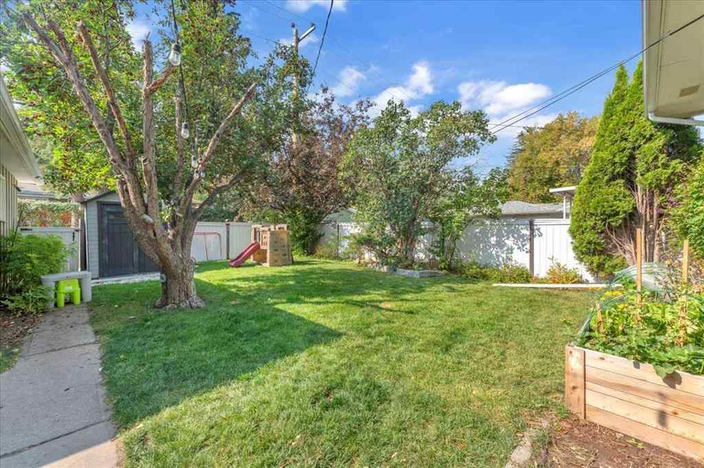 MLS® A2256277 - 427 Capri Avenue NW in Brentwood Calgary, Residential