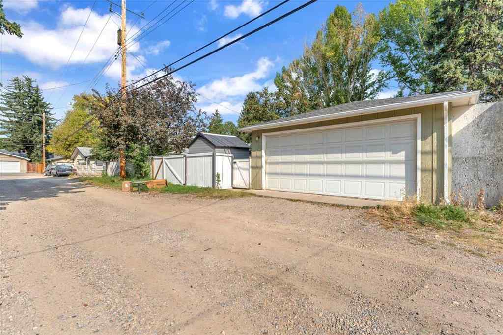 MLS® A2256277 - 427 Capri Avenue NW in Brentwood Calgary, Residential