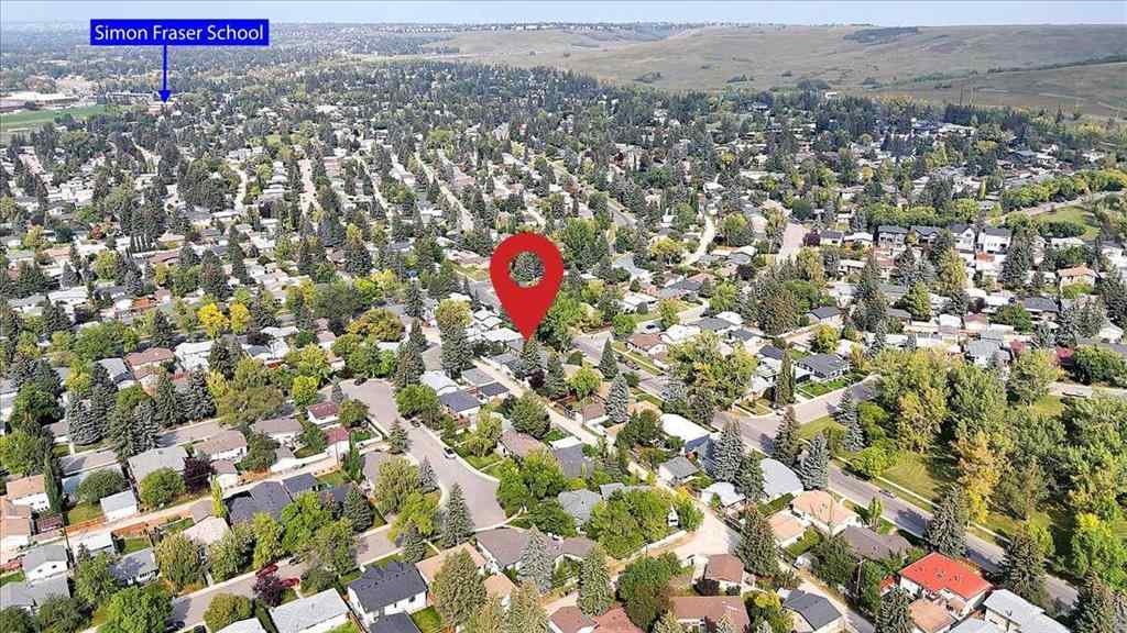 MLS® A2256277 - 427 Capri Avenue NW in Brentwood Calgary, Residential