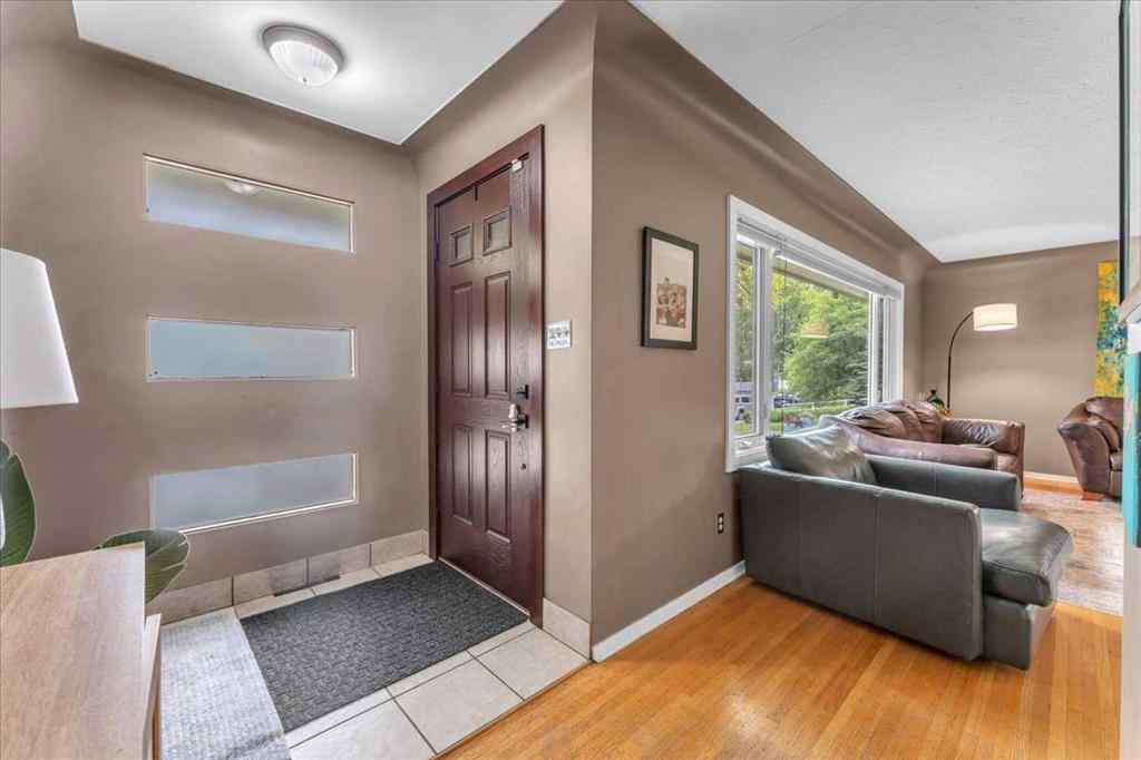 MLS® A2256277 - 427 Capri Avenue NW in Brentwood Calgary, Residential