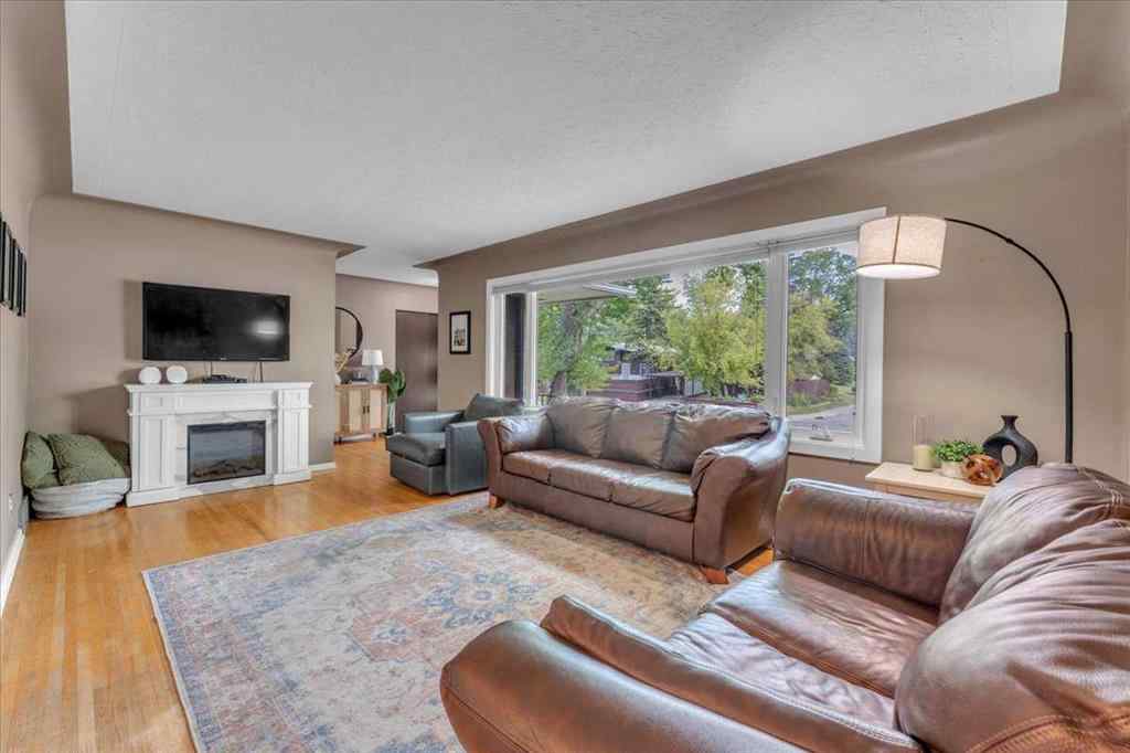 MLS® A2256277 - 427 Capri Avenue NW in Brentwood Calgary, Residential