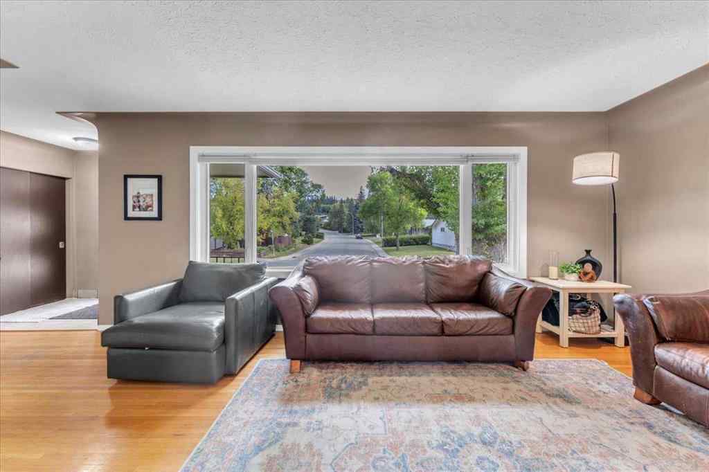 MLS® A2256277 - 427 Capri Avenue NW in Brentwood Calgary, Residential
