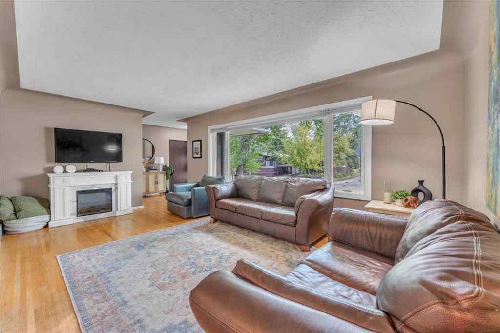 MLS® A2256277 - 427 Capri Avenue NW in Brentwood Calgary, Residential