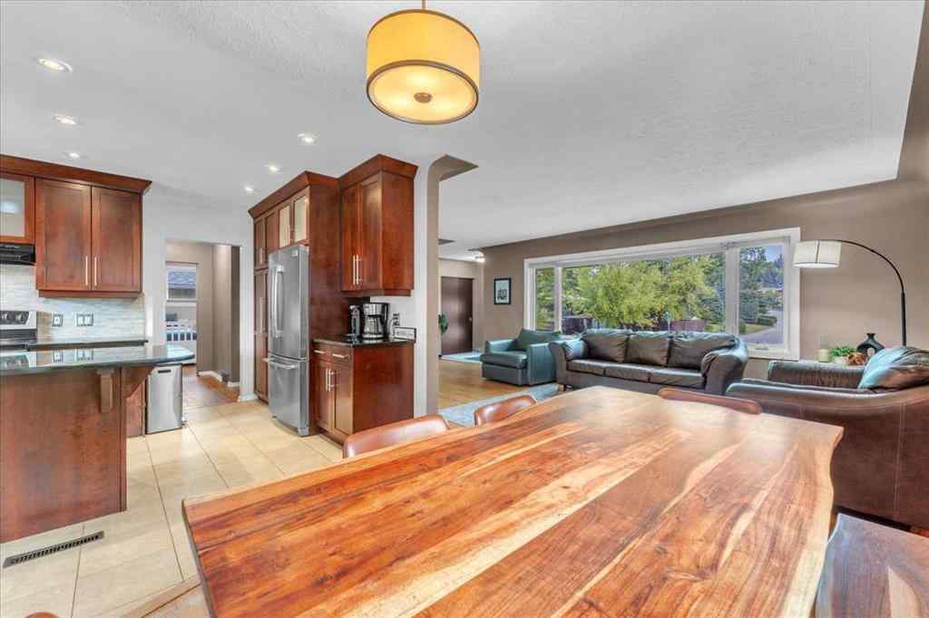MLS® A2256277 - 427 Capri Avenue NW in Brentwood Calgary, Residential