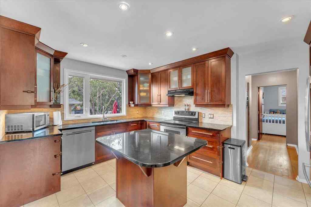 MLS® A2256277 - 427 Capri Avenue NW in Brentwood Calgary, Residential