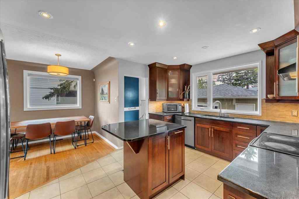 MLS® A2256277 - 427 Capri Avenue NW in Brentwood Calgary, Residential