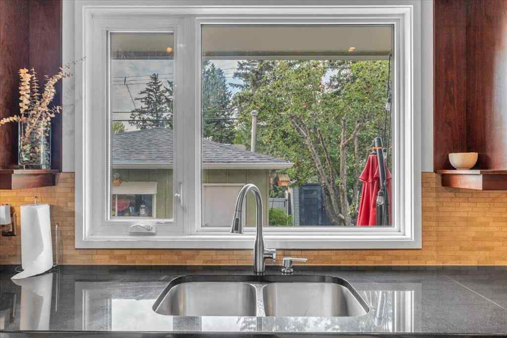 MLS® A2256277 - 427 Capri Avenue NW in Brentwood Calgary, Residential
