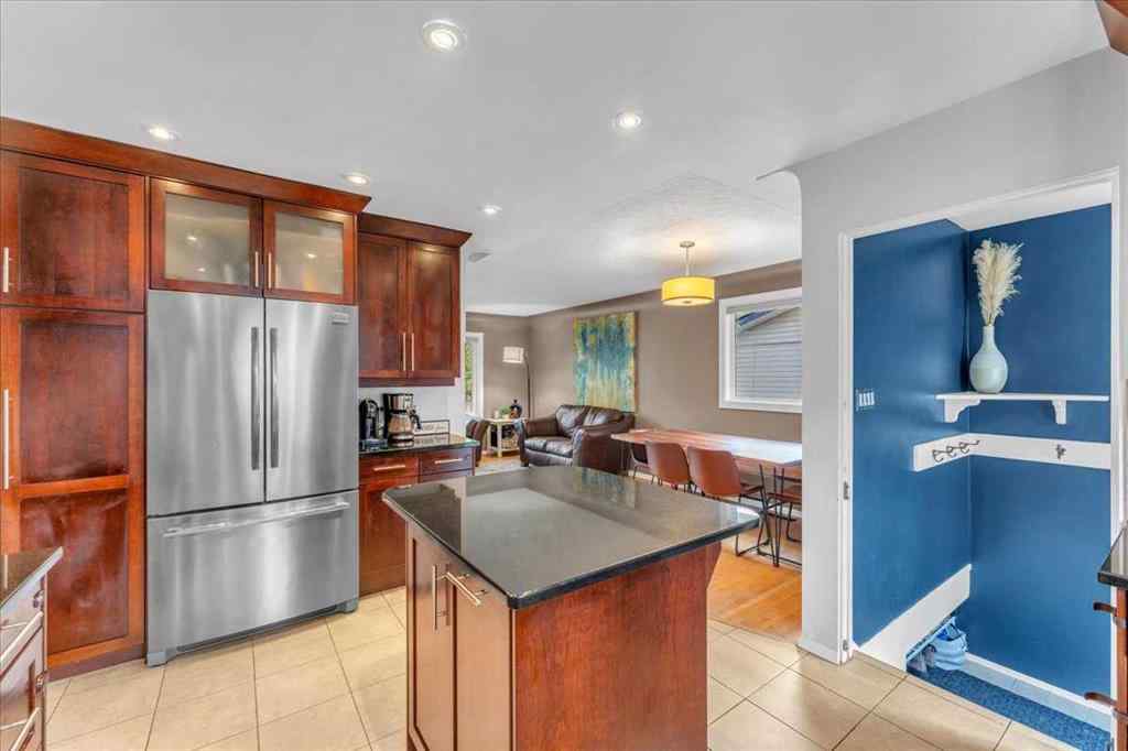 MLS® A2256277 - 427 Capri Avenue NW in Brentwood Calgary, Residential