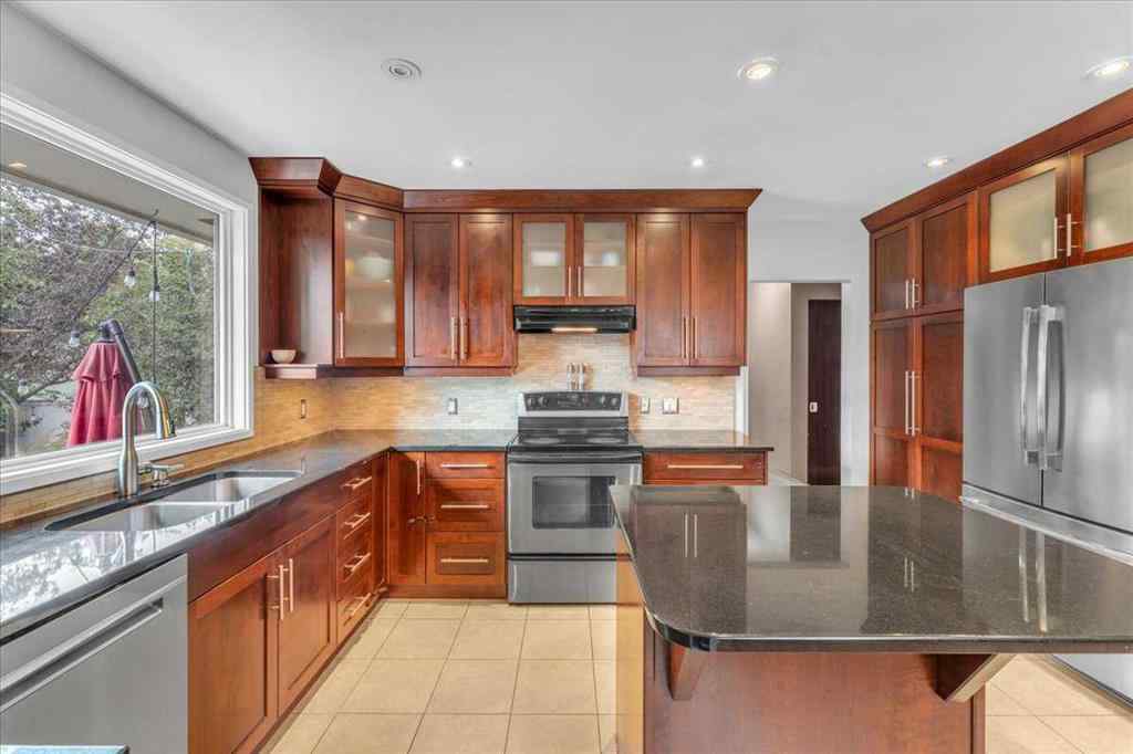 MLS® A2256277 - 427 Capri Avenue NW in Brentwood Calgary, Residential