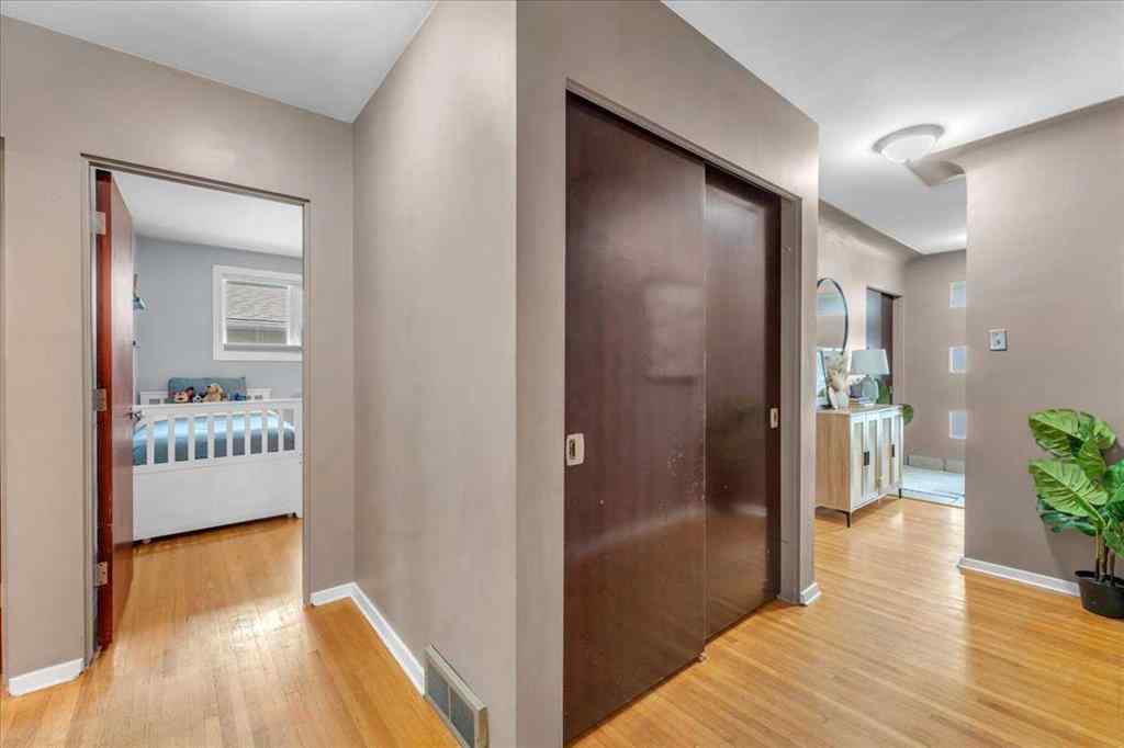 MLS® A2256277 - 427 Capri Avenue NW in Brentwood Calgary, Residential