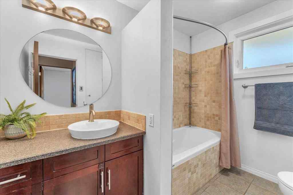 MLS® A2256277 - 427 Capri Avenue NW in Brentwood Calgary, Residential