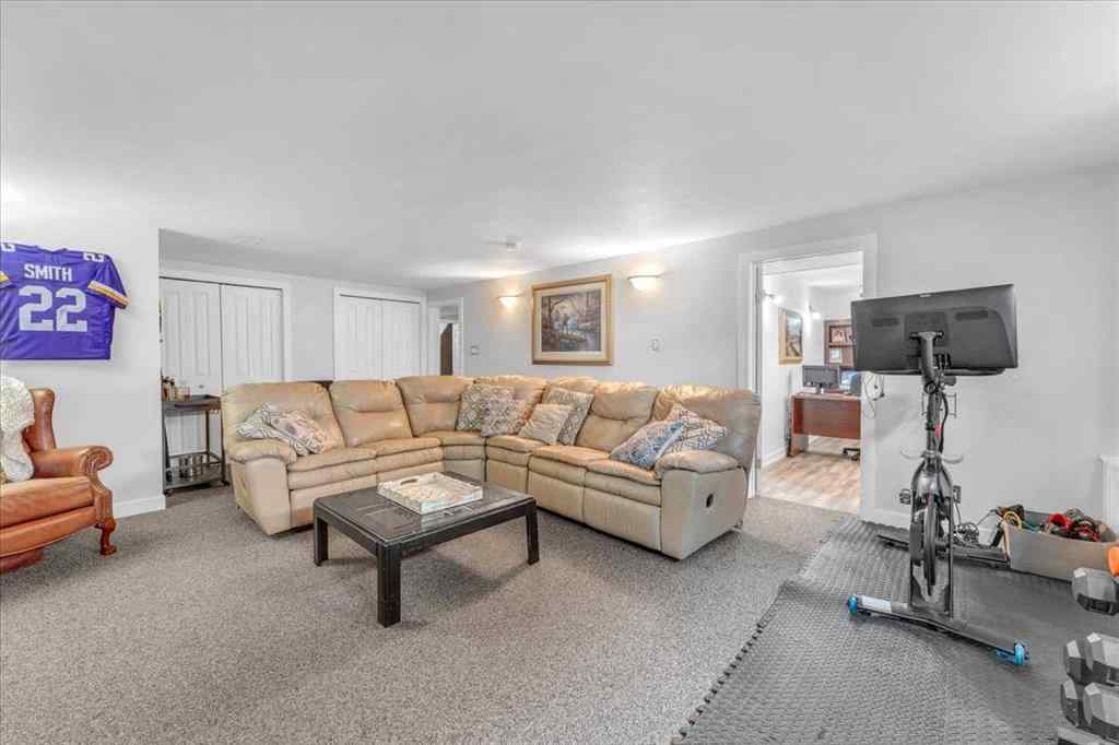 MLS® A2256277 - 427 Capri Avenue NW in Brentwood Calgary, Residential