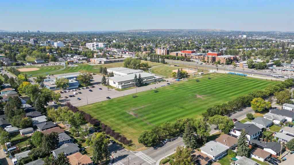 MLS® A2256286 - 809 8 Avenue NE in Renfrew Calgary, Residential