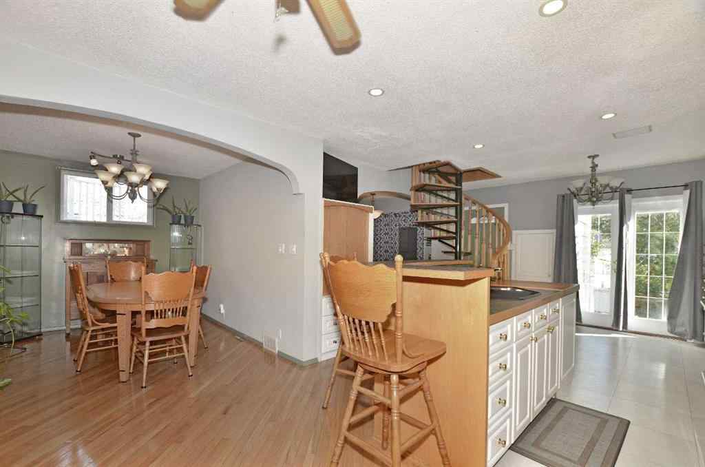 MLS® A2256286 - 809 8 Avenue NE in Renfrew Calgary, Residential