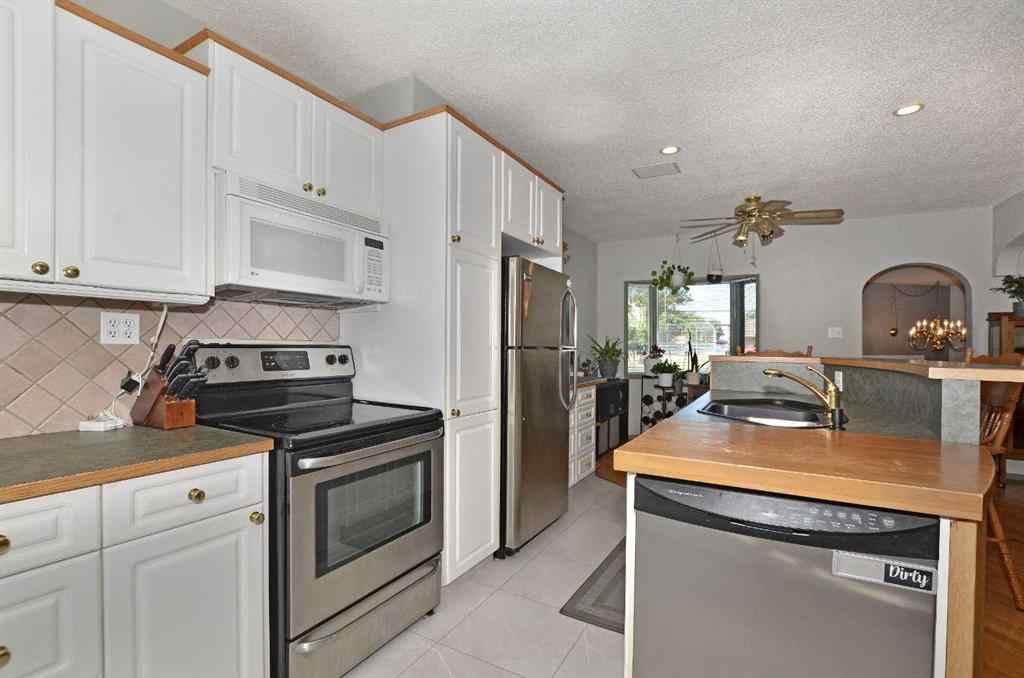 MLS® A2256286 - 809 8 Avenue NE in Renfrew Calgary, Residential