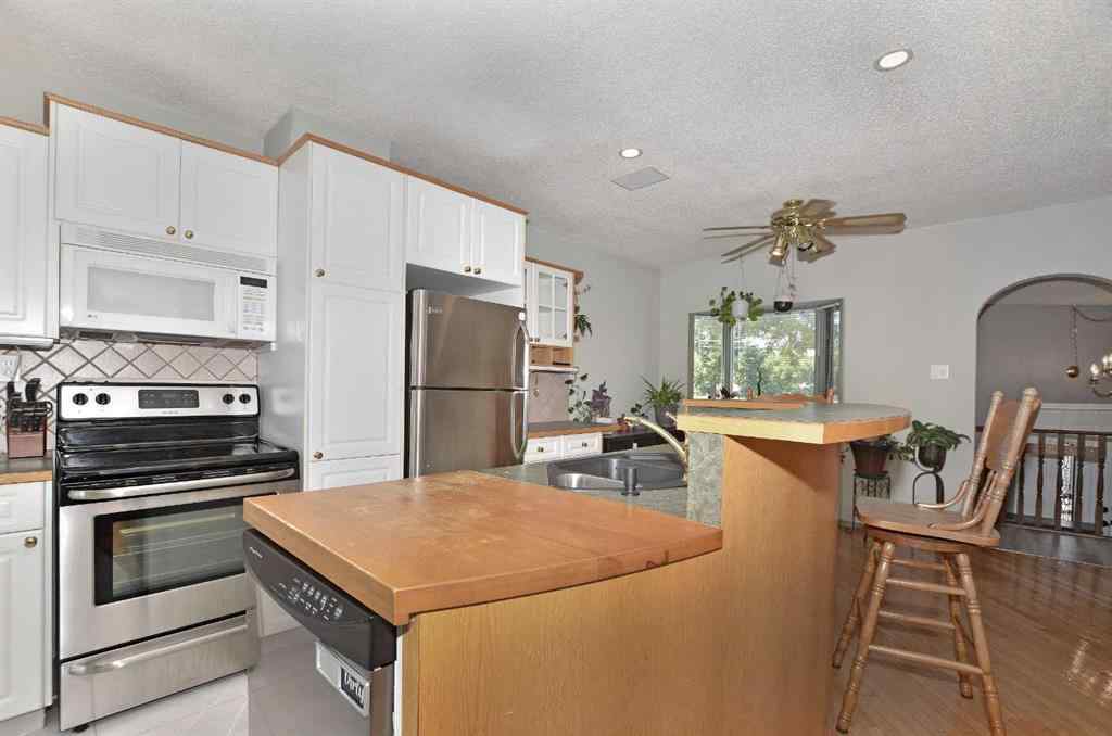 MLS® A2256286 - 809 8 Avenue NE in Renfrew Calgary, Residential