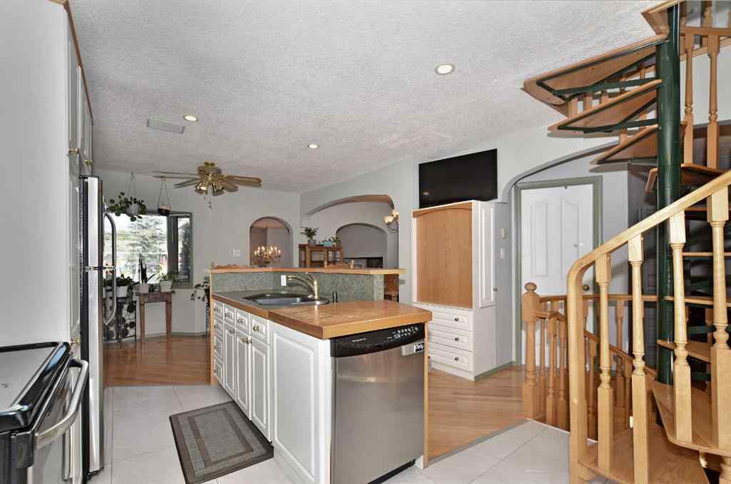 MLS® A2256286 - 809 8 Avenue NE in Renfrew Calgary, Residential