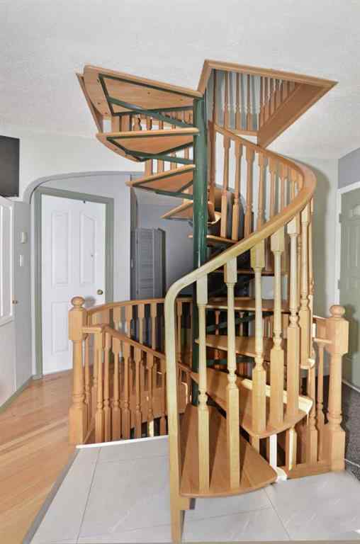 MLS® A2256286 - 809 8 Avenue NE in Renfrew Calgary, Residential