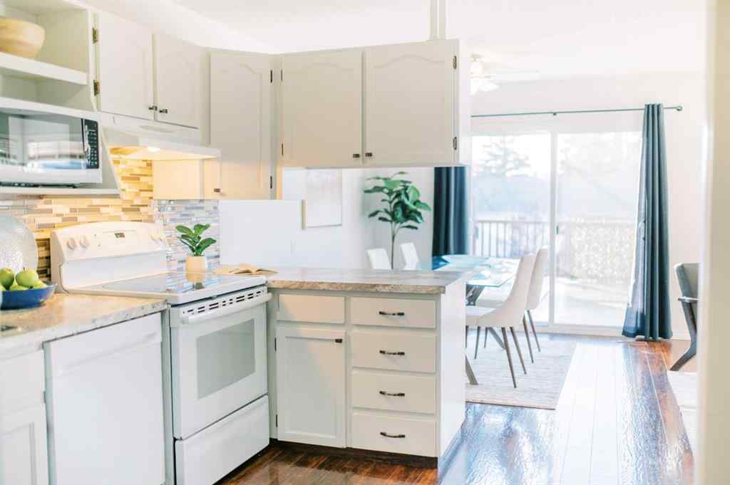 MLS® A2256290 - 4916A 53 Street  in Downtown West Stettler, Residential