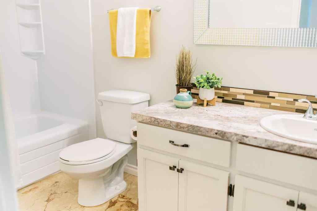 MLS® A2256290 - 4916A 53 Street  in Downtown West Stettler, Residential