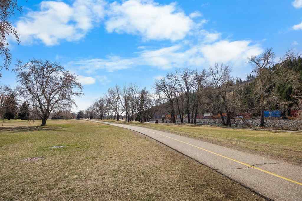 MLS® A2256291 - 322 Point Mckay Gardens NW in Point McKay Calgary, Residential