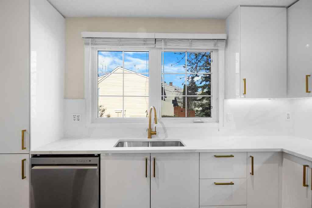 MLS® A2256291 - 322 Point Mckay Gardens NW in Point McKay Calgary, Residential