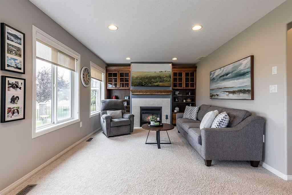 MLS® A2256292 - 70 Sundance Road SW in SW Southridge Medicine Hat, Residential