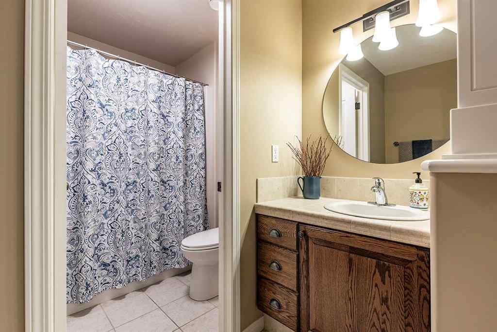 MLS® A2256292 - 70 Sundance Road SW in SW Southridge Medicine Hat, Residential