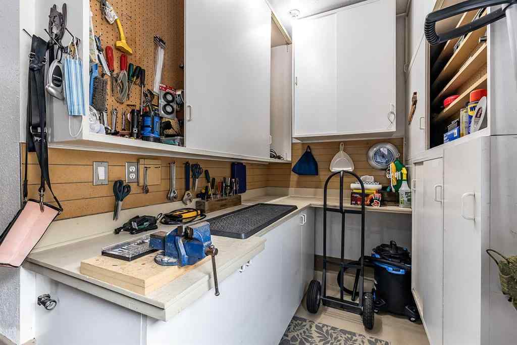 MLS® A2256292 - 70 Sundance Road SW in SW Southridge Medicine Hat, Residential