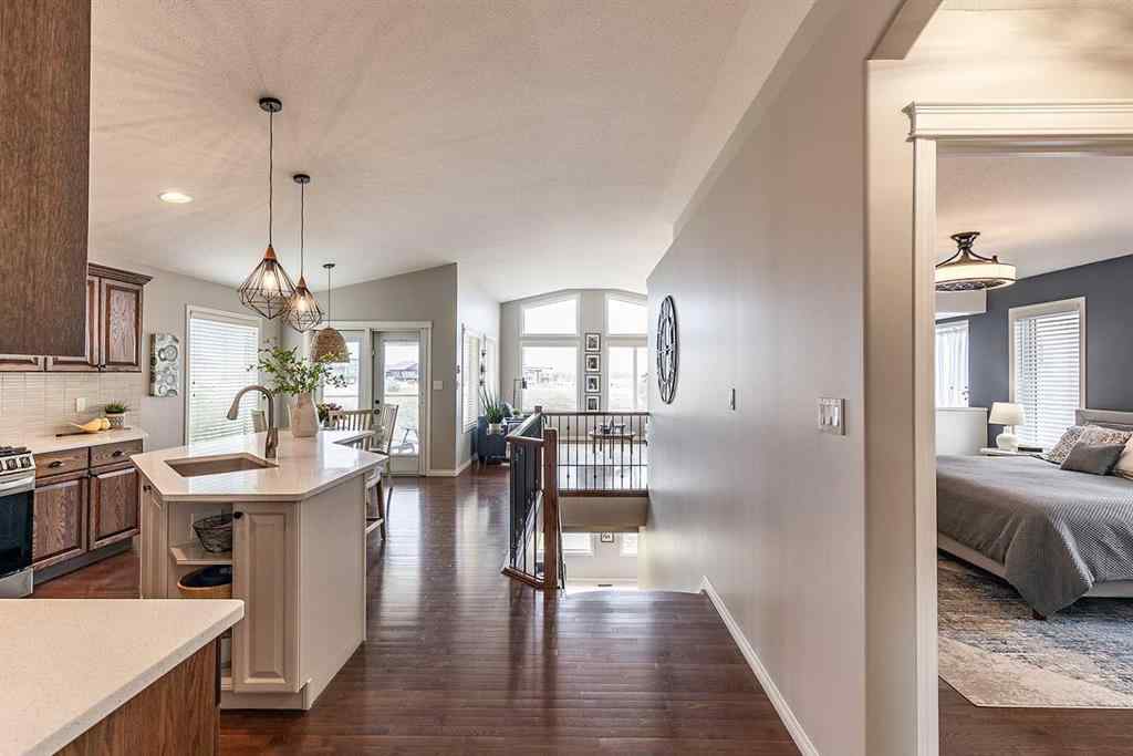 MLS® A2256292 - 70 Sundance Road SW in SW Southridge Medicine Hat, Residential