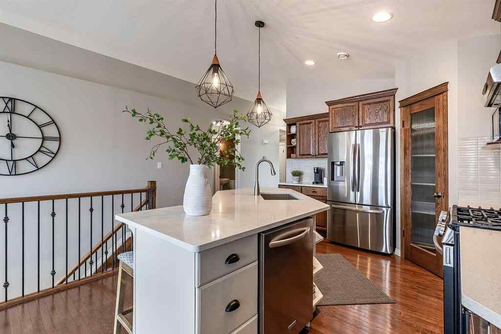 MLS® A2256292 - 70 Sundance Road SW in SW Southridge Medicine Hat, Residential
