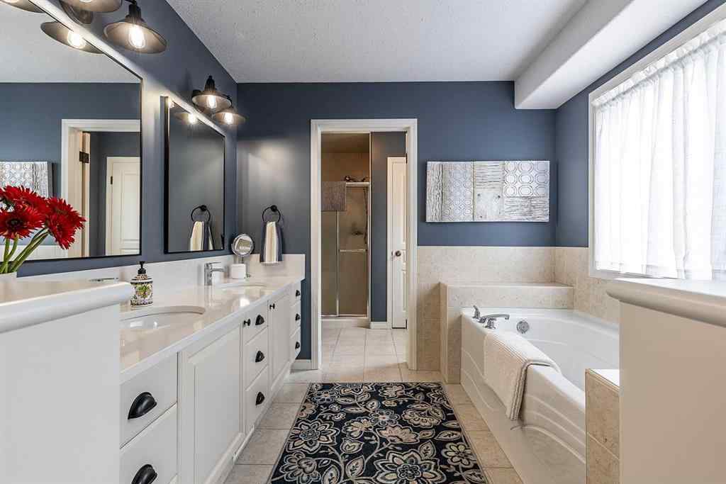 MLS® A2256292 - 70 Sundance Road SW in SW Southridge Medicine Hat, Residential