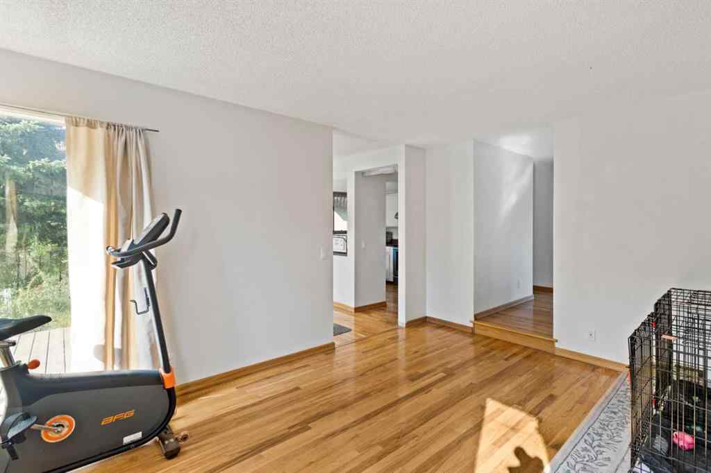 MLS® A2256293 - 89 Edgedale Drive NW in Edgemont Calgary, Residential