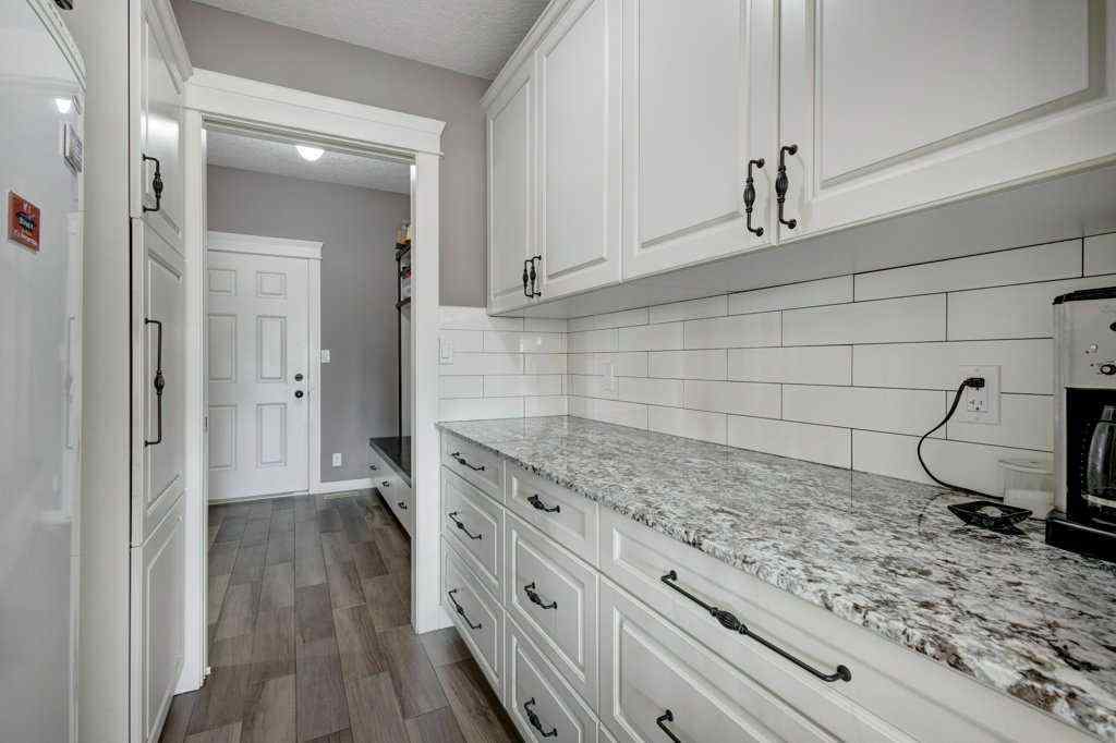 MLS® A2256294 - 1233 Hillcrest Manor Estates  in Hillview Estates Strathmore, Residential