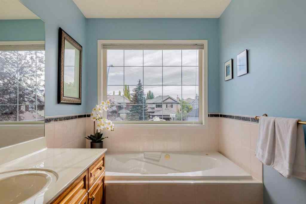 MLS® A2256295 - 537 Sierra Madre Court SW in Signal Hill Calgary, Residential