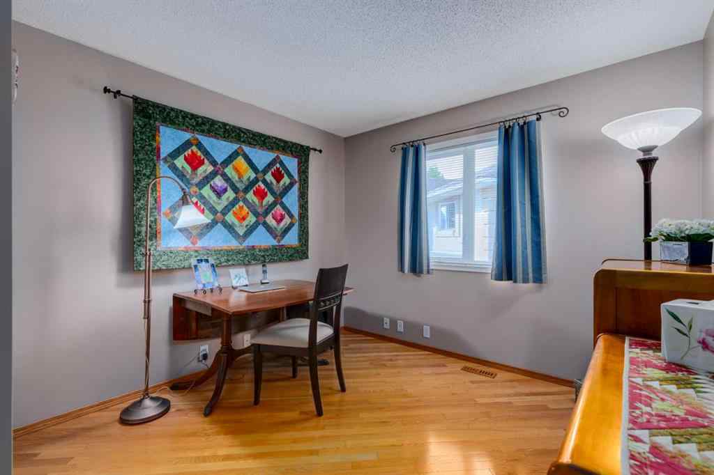 MLS® A2256295 - 537 Sierra Madre Court SW in Signal Hill Calgary, Residential
