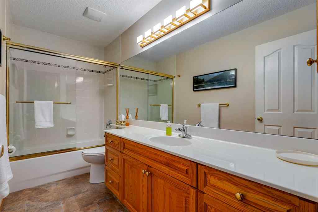 MLS® A2256295 - 537 Sierra Madre Court SW in Signal Hill Calgary, Residential